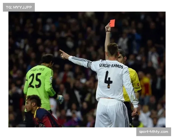 “南北德比再现争议判罚，补时16分钟引拜仁全队围堵裁判”